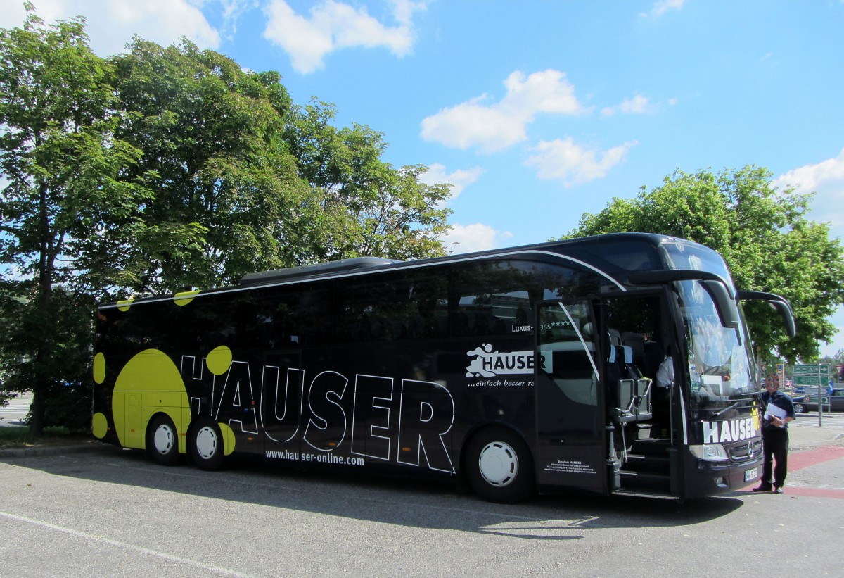 Mercedes Tourismo von Hauser Reisen aus der BRD in Juni 2015 in Krems.