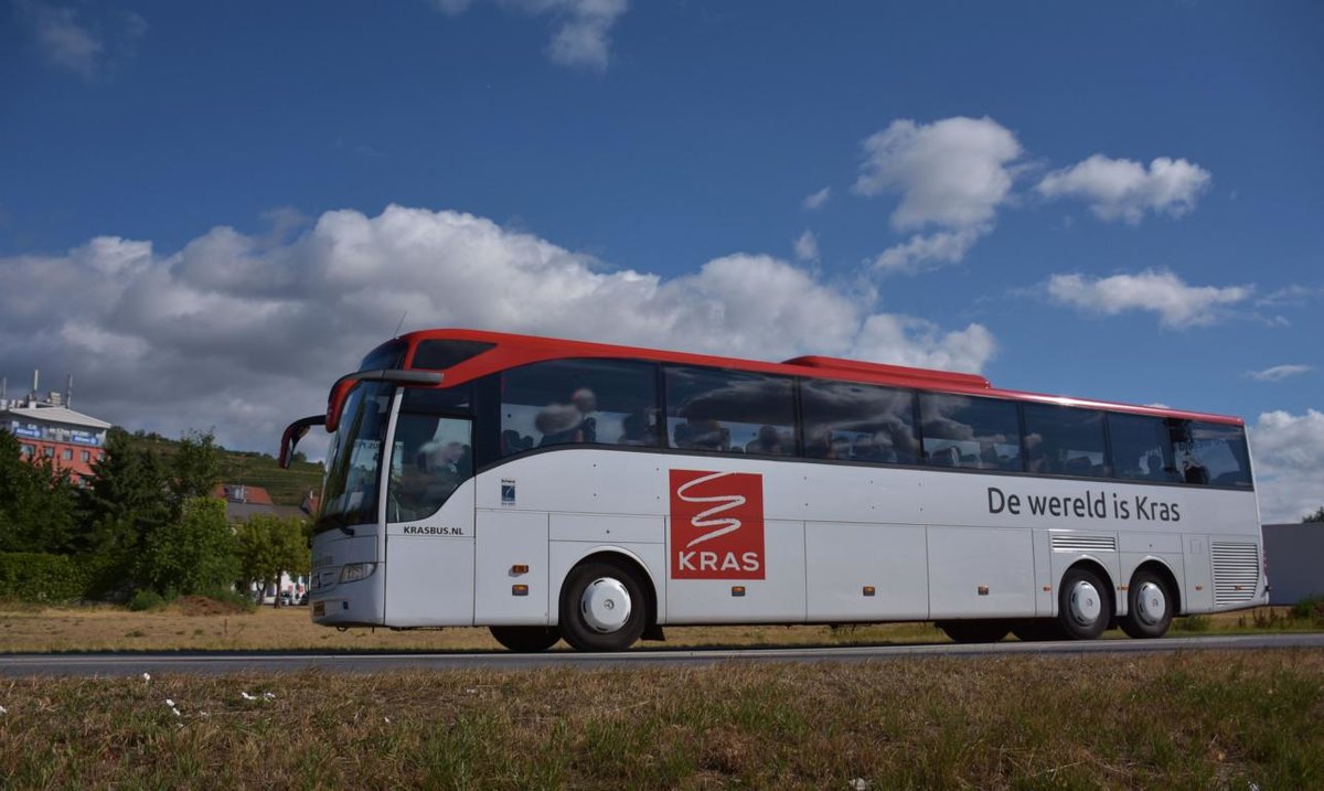 Mercedes Tourismo von KRAS Reisen aus den NL 2017 in Krems.