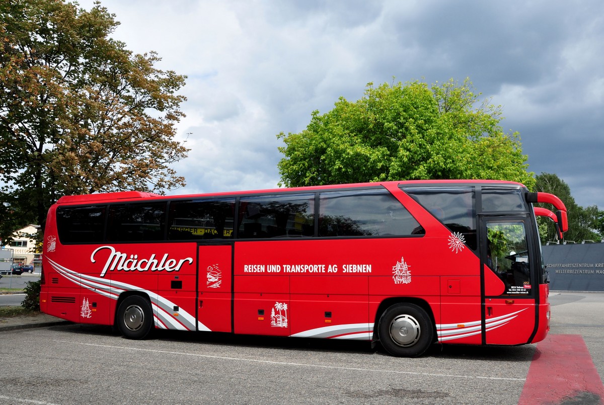 Mercedes Tourismo von Mchler Reisen aus der Schweiz in Krems gesehen.