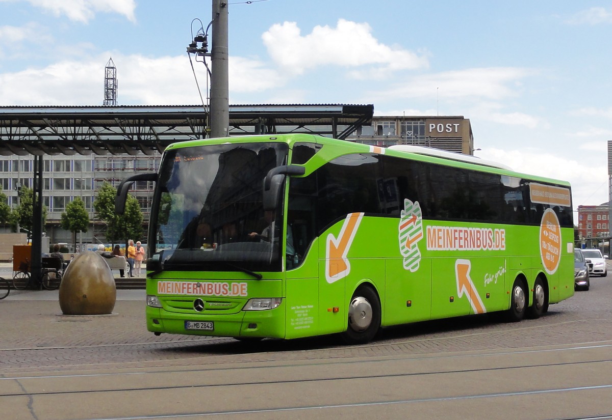 Mercedes Tourismo von MEINFERNBUS Ende Juli 2015 in Leipzig beim Augustusplatz gesehen.
