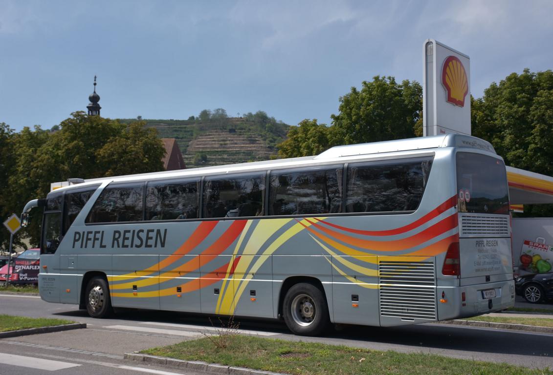 Mercedes Tourismo von Piffl Reisen aus sterreich 2017 in Krems.