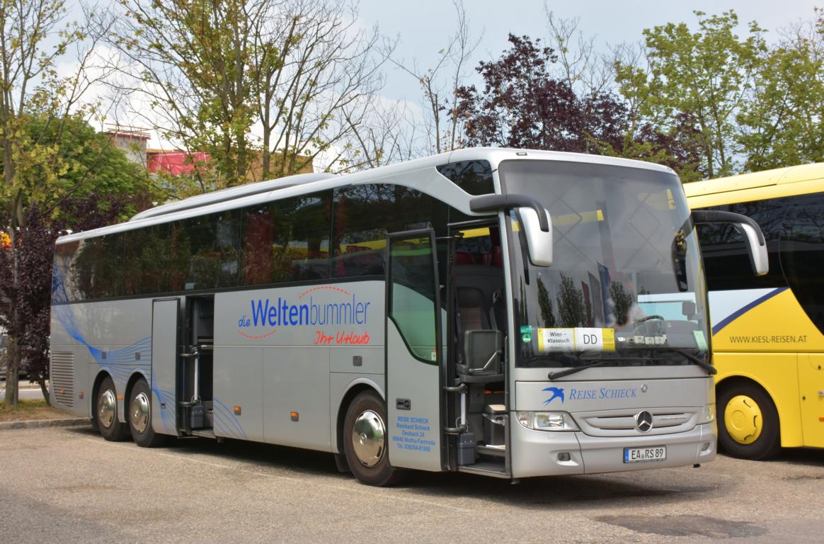 Mercedes Tourismo von Reise Schieck aus der BRD 2018 in Krems gesehen.