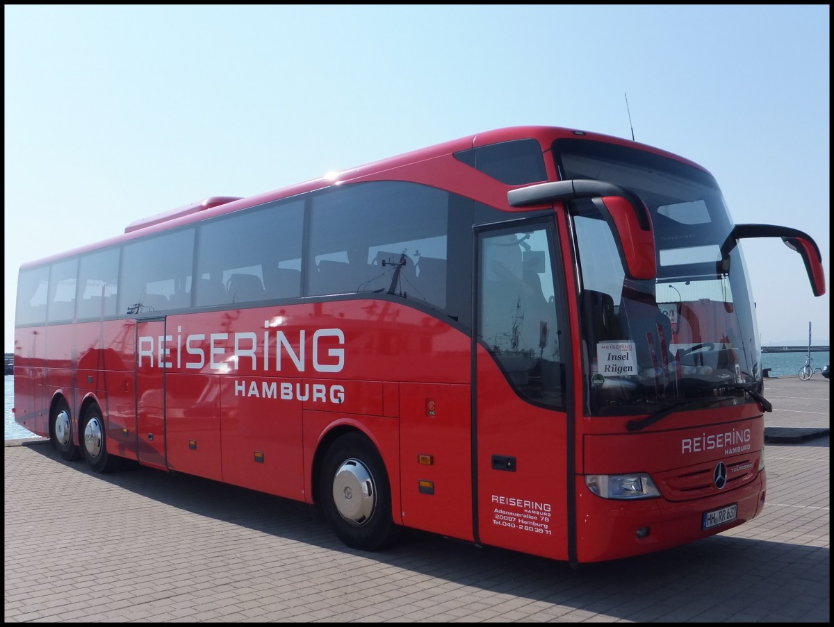 Mercedes Tourismo vom Reisering Hamburg aus Deutschland im Stadthafen Sassnitz.