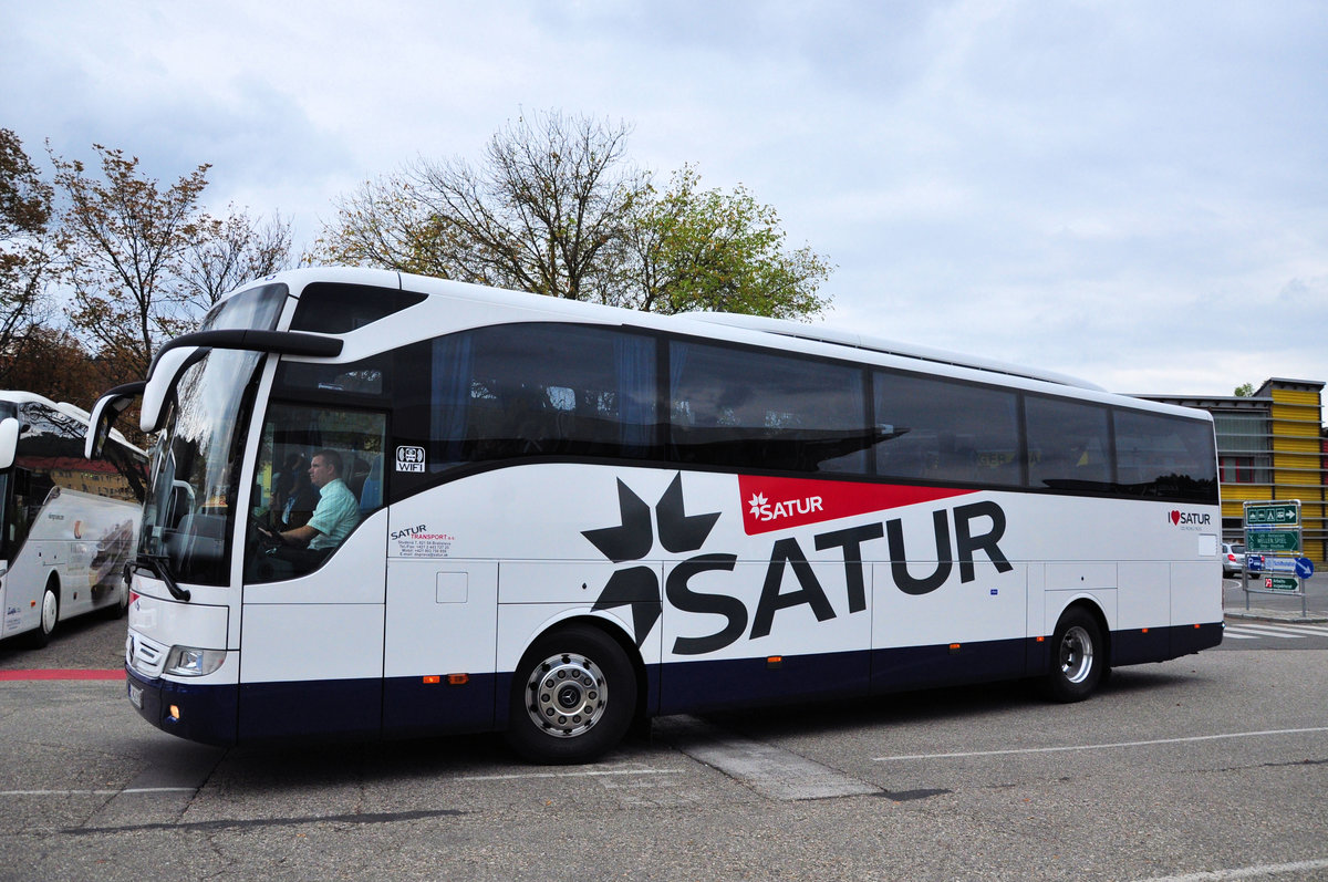 Mercedes Tourismo von Satur Reisen aus der SK in Krems.