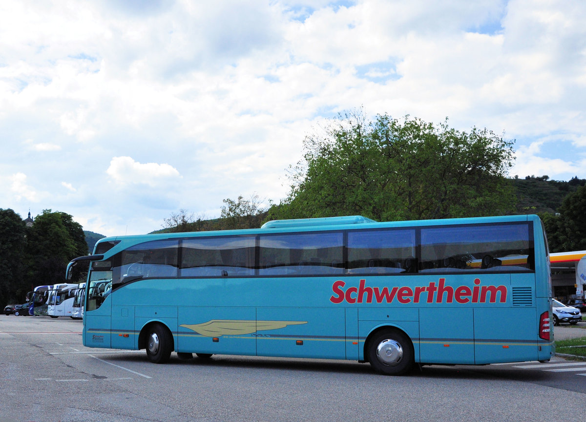 Mercedes Tourismo von der Schwertheim Touristik aus der BRD in Krems gesehen.
