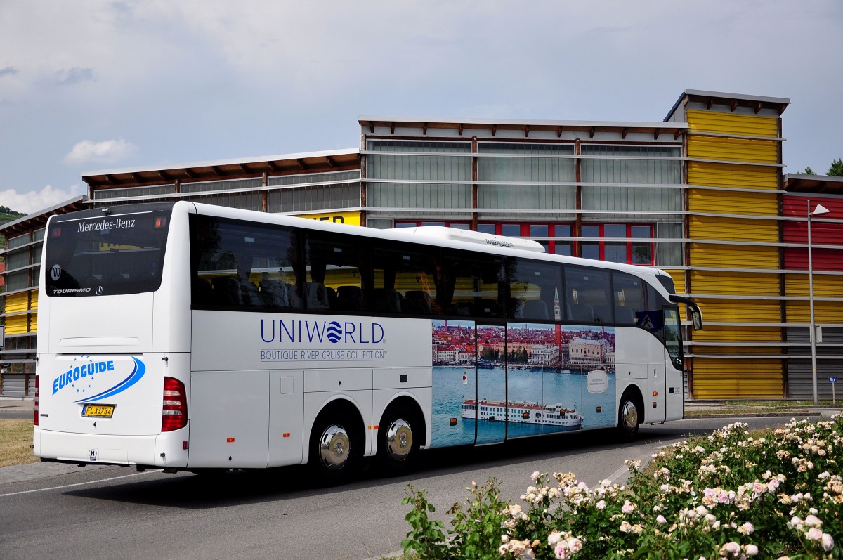 Mercedes Tourismo von Uniworld aus Ungarn im Juni 2015 in Krems gesehen.