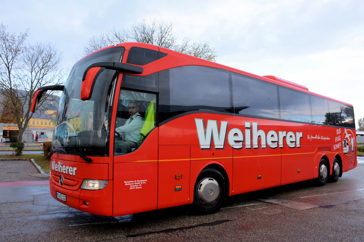 Mercedes Tourismo von Weiherer Reisen aus der BRD in Krems.