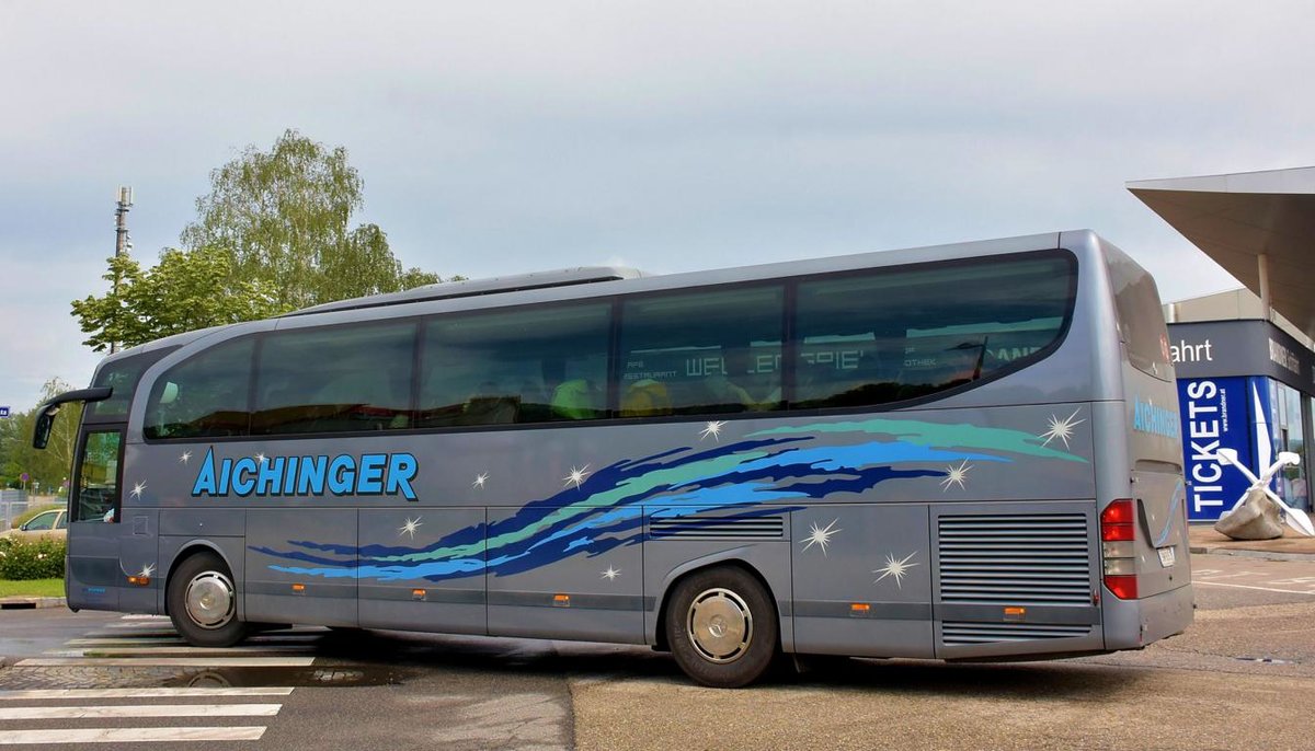 Mercedes Travego von Aichinger Reisen im Mai 2018 in Krems.