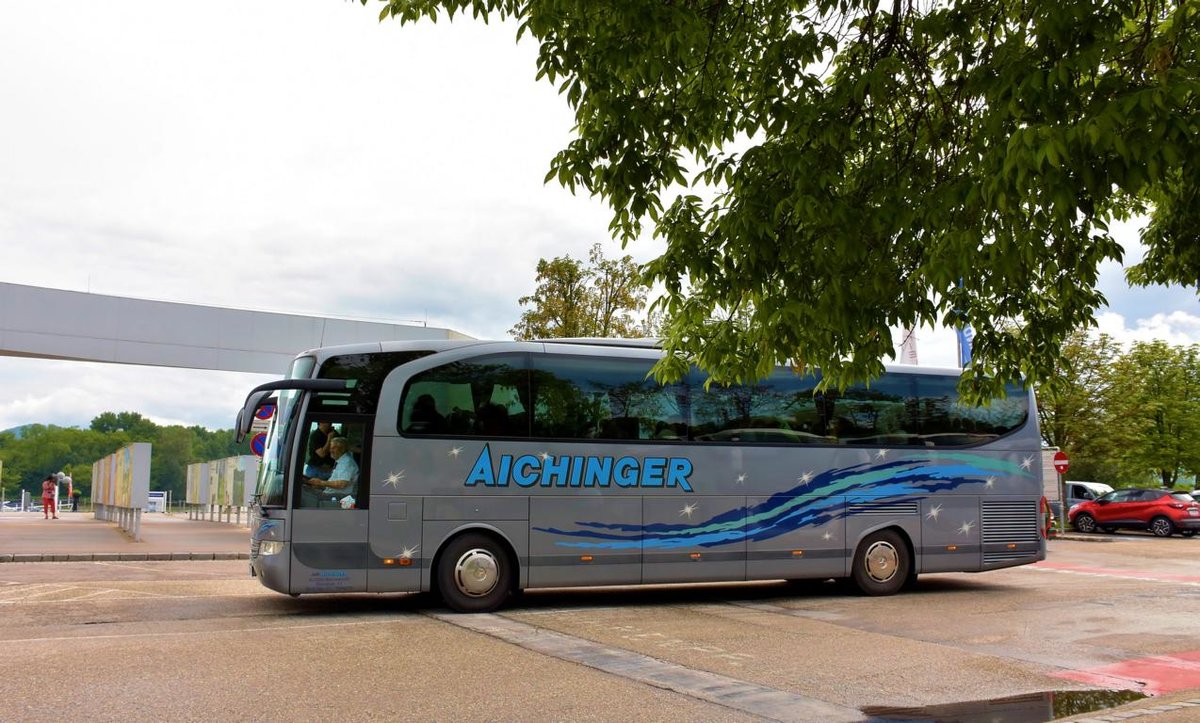 Mercedes Travego von Aichinger Reisen im Mai 2018 in Krems.