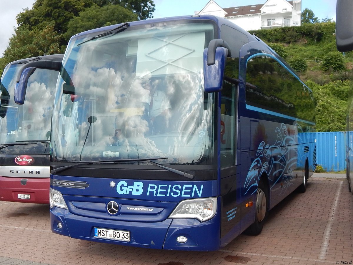 Mercedes Travego von GFB-Reisen aus Deutschland im Stadthafen Sassnitz. 