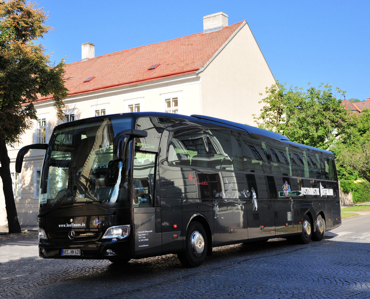 Mercedes Travego  Kanada  von Hffmann Reisen aus der BRD in Krems gesehen.