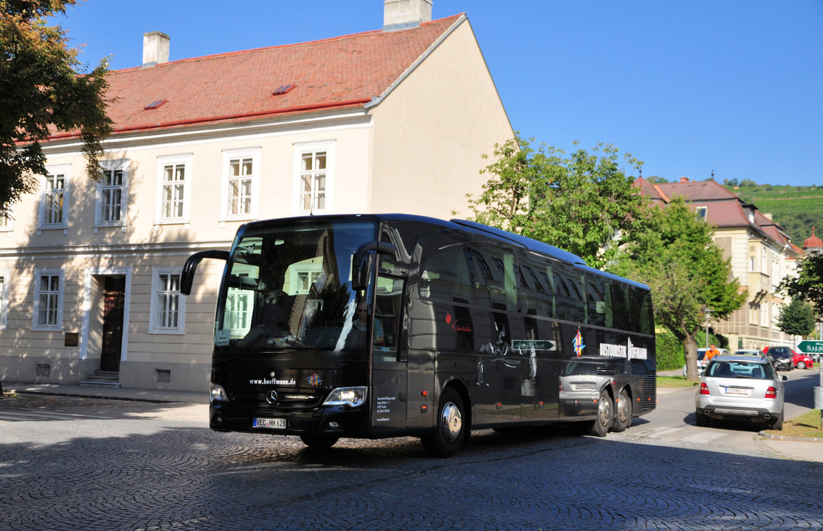 Mercedes Travego  Kanada  von Hffmann Reisen aus der BRD in Krems gesehen.