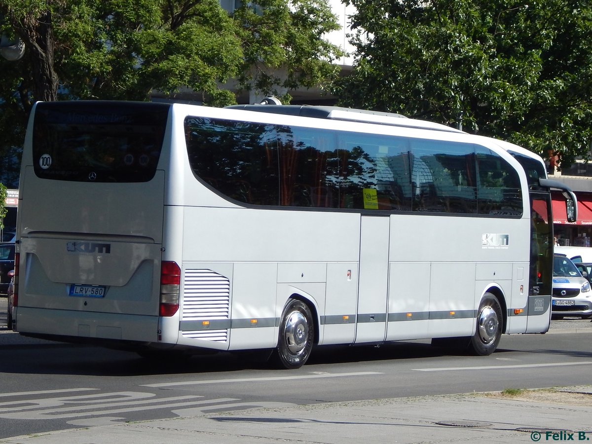 Mercedes Travego von Kuti Travel aus Ungarn in Berlin.