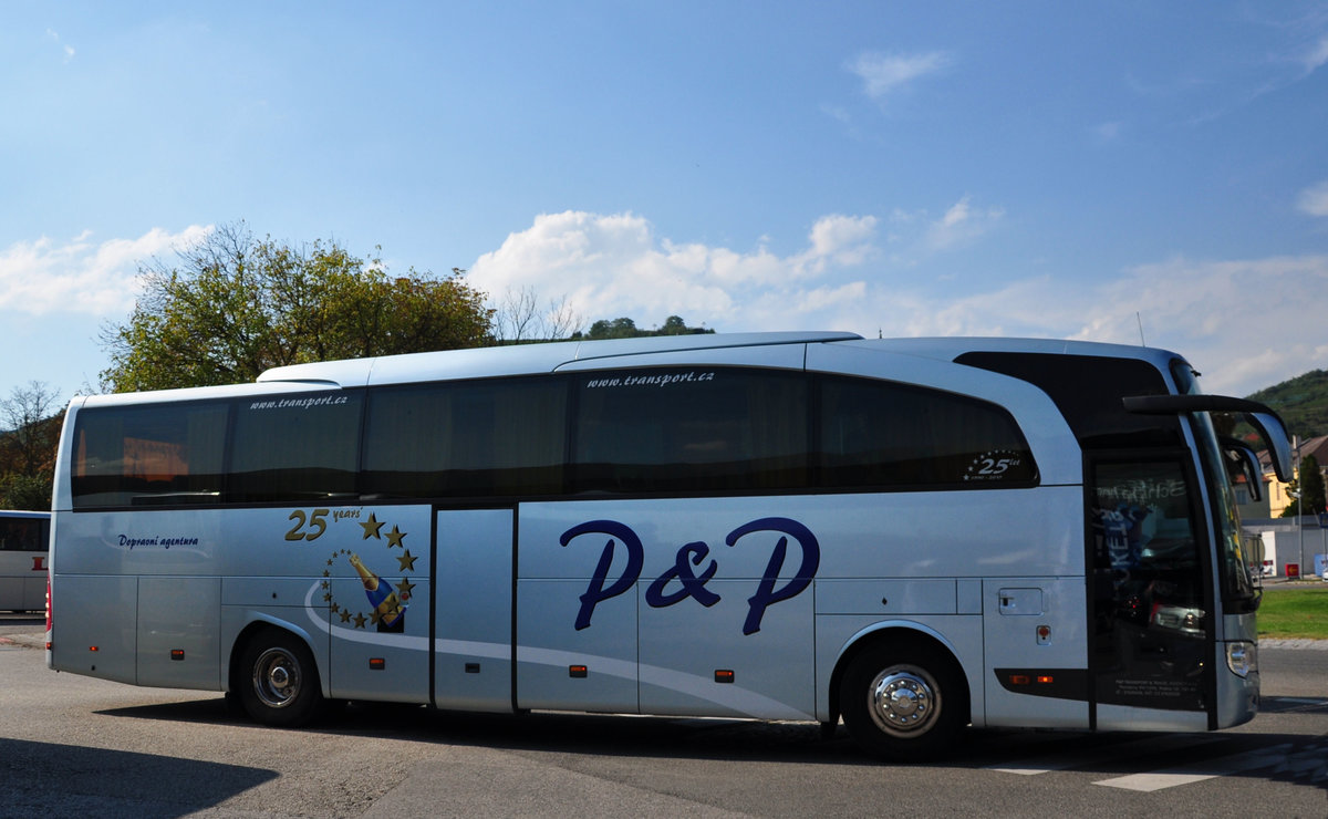 Mercedes Travego von P & P Reisen aus der CZ in Krems gesehen.