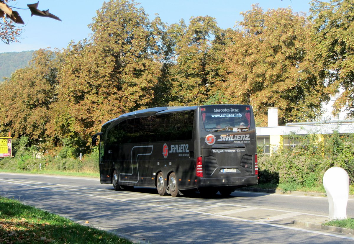 Mercedes Travego von Schlienz Reisen aus der BRD in Krems unterwegs.