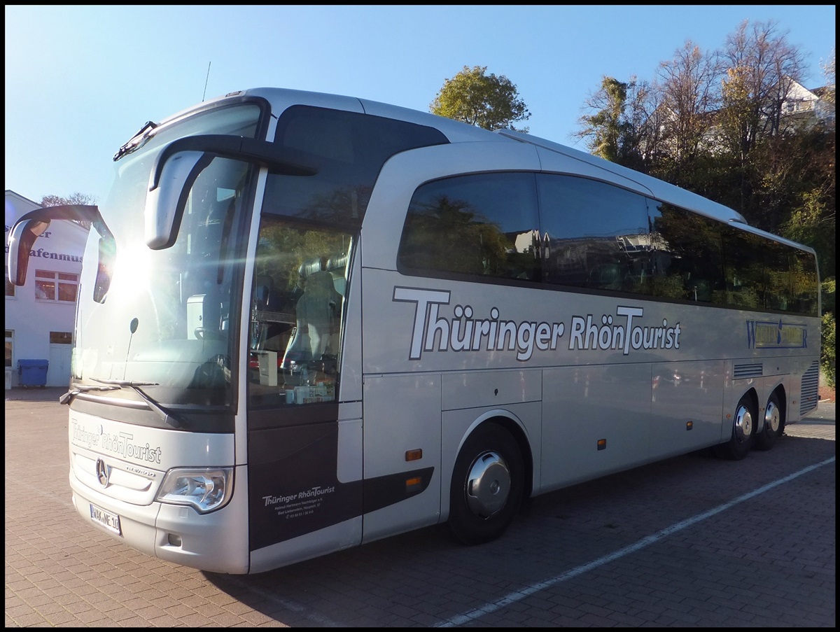 Mercedes Travego von Thringer Rhn Tourist aus Deutschland im Stadthafen Sassnitz.