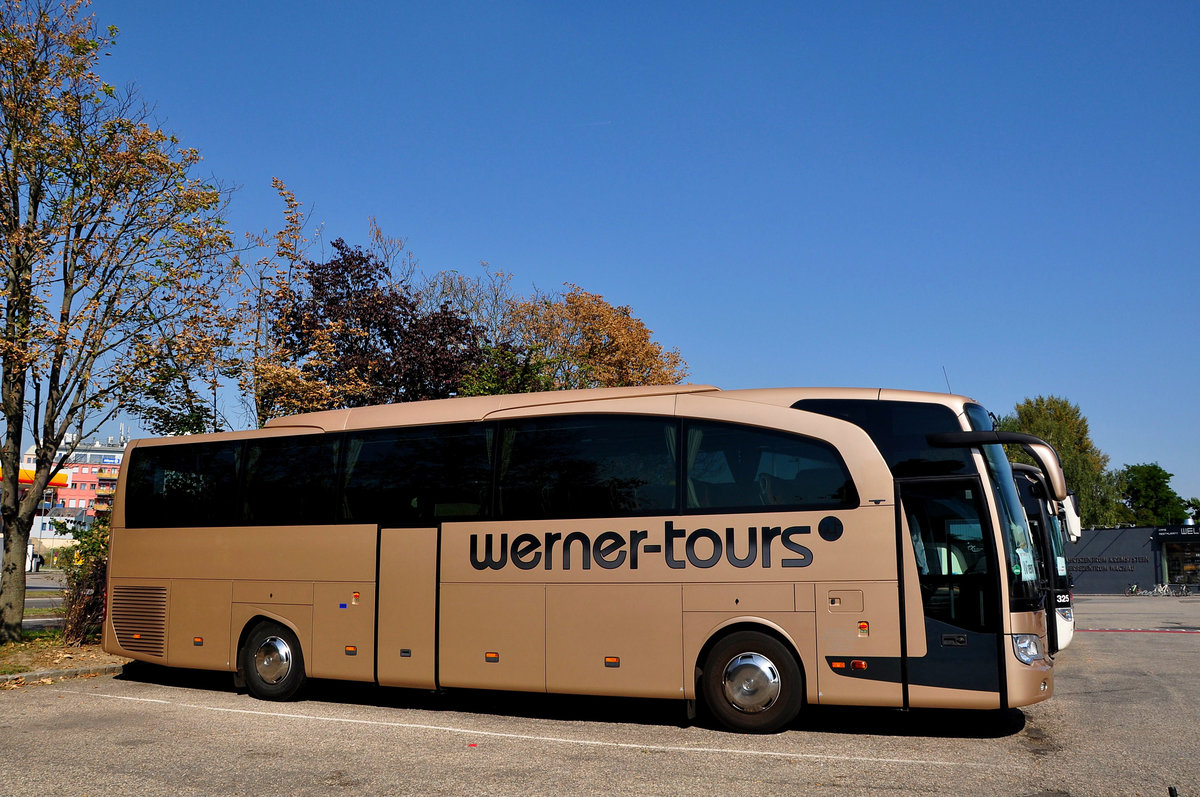 Mercedes Travego von Werner Tours aus der BRD in Krems.