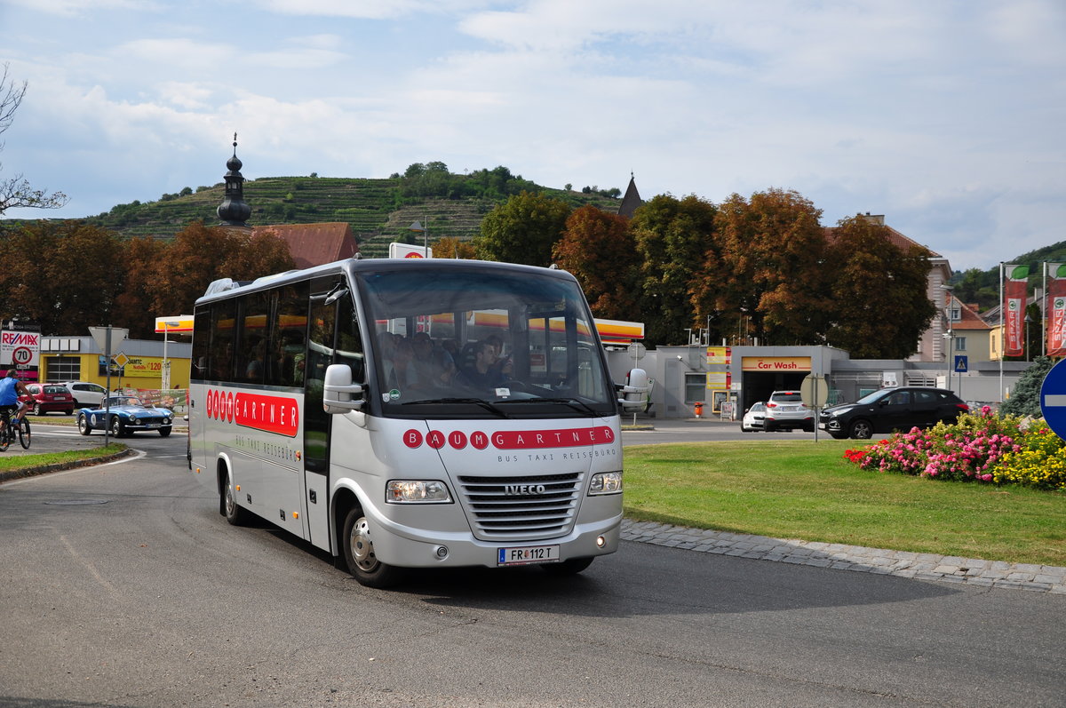 Midi Bus IVECO Daily 3.0 von Baumgartner Reisen aus sterreich in Krems gesehen.