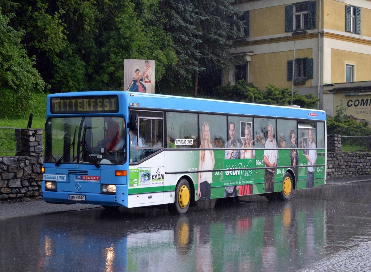 MVG Mrztaler Verkehr O 405 (Schaltwagen) WN 64 (Bj 1988) als Shuttlebus zum Ritterfest auf der Burg Oberkapfenberg bei der Haltestelle Rosseggerdenkmal, 26.06.2016
