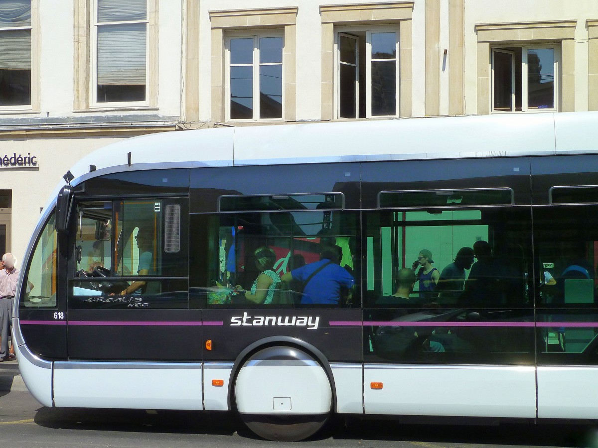 NANCY - Das Busnetz der STAN von Nancy wurde durch eine neue Linie  Stanway  mit eigenen Korridoren ausgebaut. Dazu wurden 24 Gelenkbusse des Typs Irisbus Crealis Neo 18 GNV gekauft. 16.07.2015