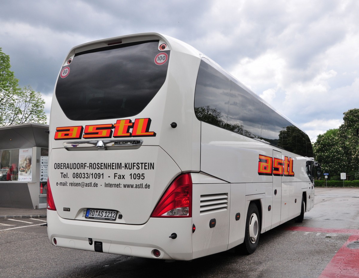 Neoplan Cityliner von ASTL Reisen aus der BRD am 9.5.2015 in Krems.