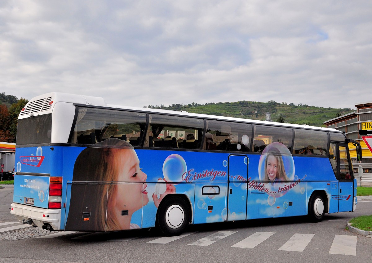 Neoplan Cityliner aus Wien am 27.9.2014 in Krems.