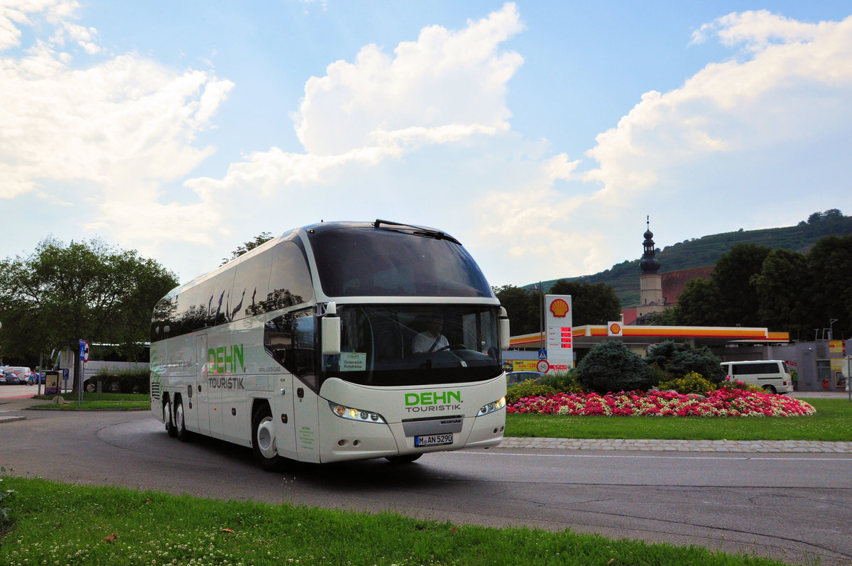 Neoplan Cityliner von de DEHN Touristik aus der BRD in Krems gesehen.