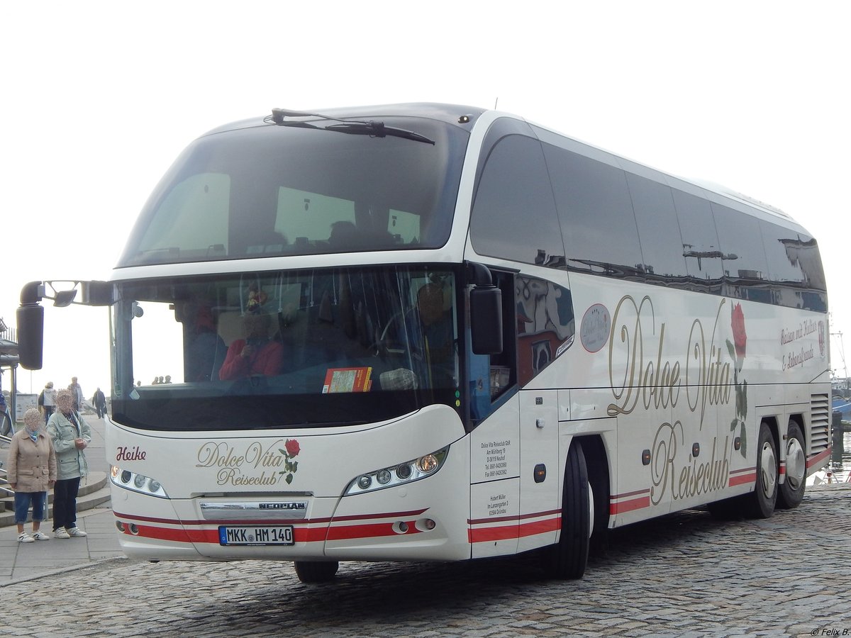 Neoplan Cityliner von Dolce Vita Reiseclub aus Deutschland im Stadthafen Sassnitz.