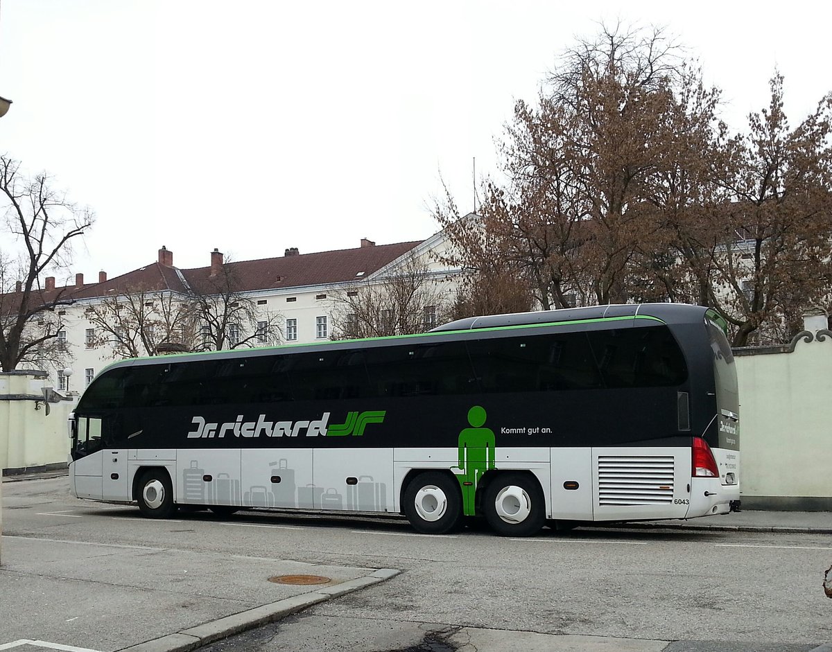 Neoplan Cityliner von Dr. Richard Reisen aus Wien in Krems.