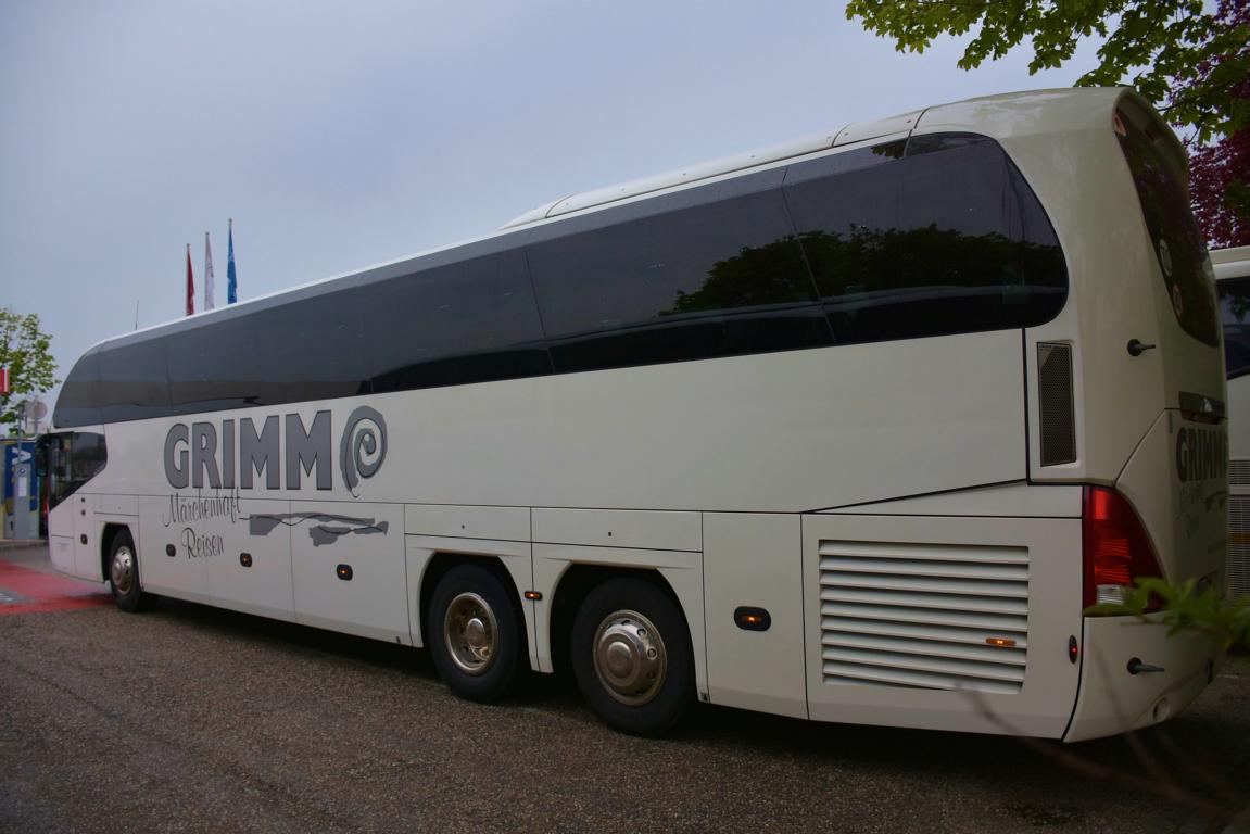 Neoplan Cityliner von GRIMM Reisen aus der BRD in Krems.