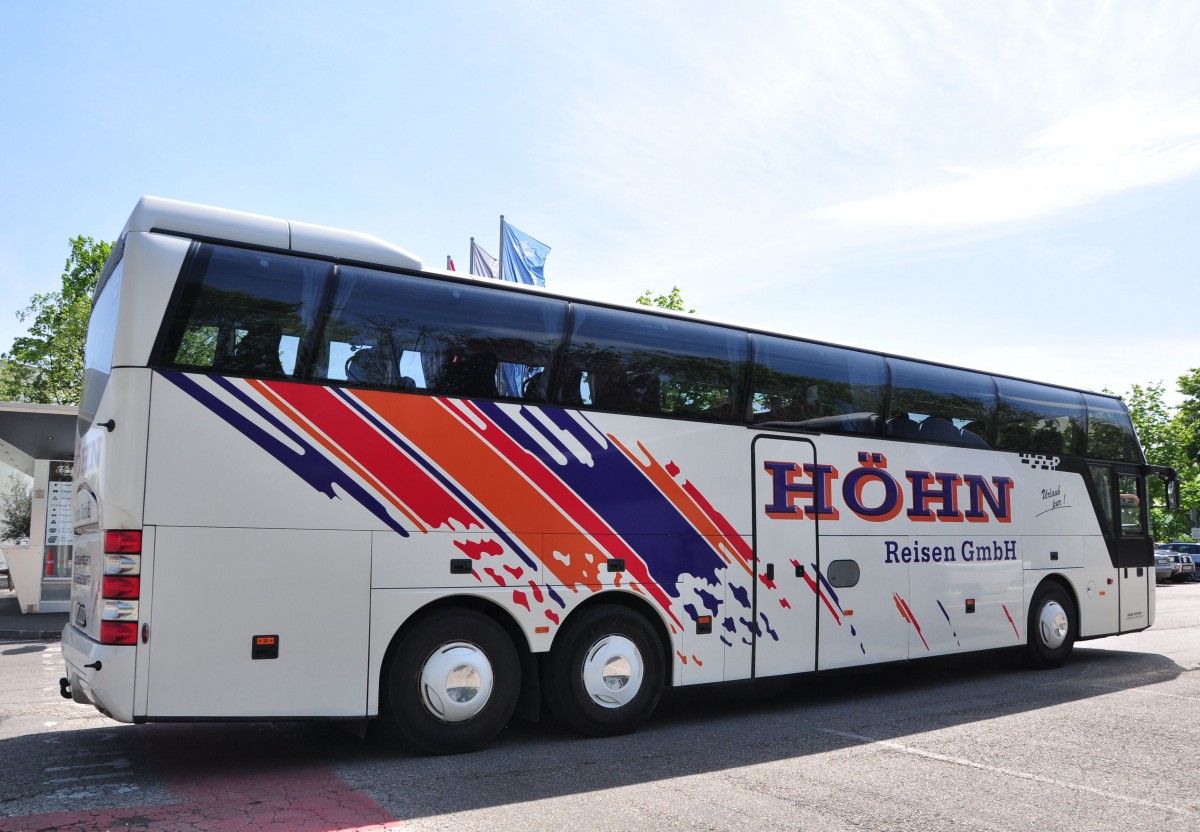 Neoplan Cityliner von HHN Reisen aus der BRD am 8.5.2015 in Krems unterwegs.
