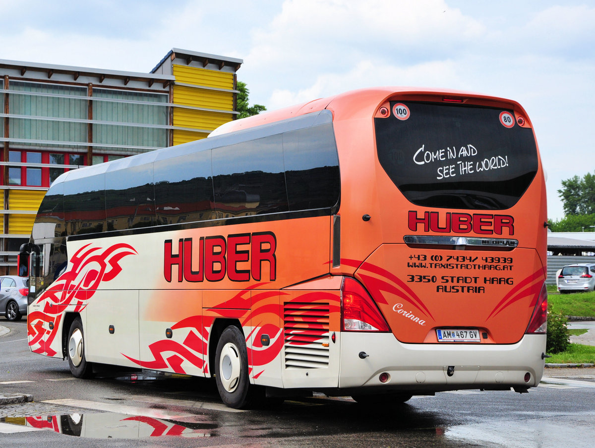 Neoplan Cityliner von Huber Reisen aus Niedersterreich in Krems unterwegs.