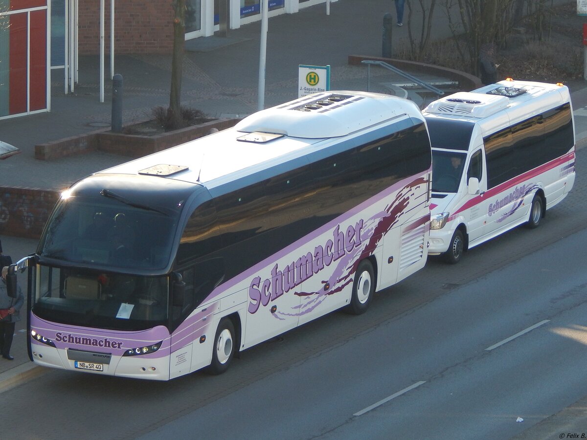 Neoplan Cityliner und Mercedes Sprinter von Schumacher aus Deutschland in Neubrandenburg.