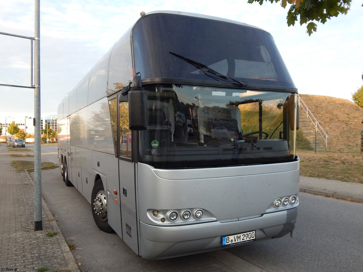 Neoplan Cityliner von Oberhavel Bus Express aus Deutschland in Neubrandenburg.