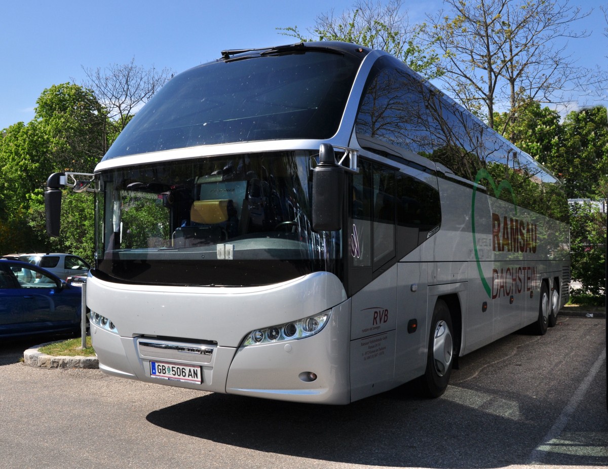 Neoplan Cityliner von den Ramsauer Verkehrsbetrieben(RVB)aus sterreich am 27.4.2015 in Krems.