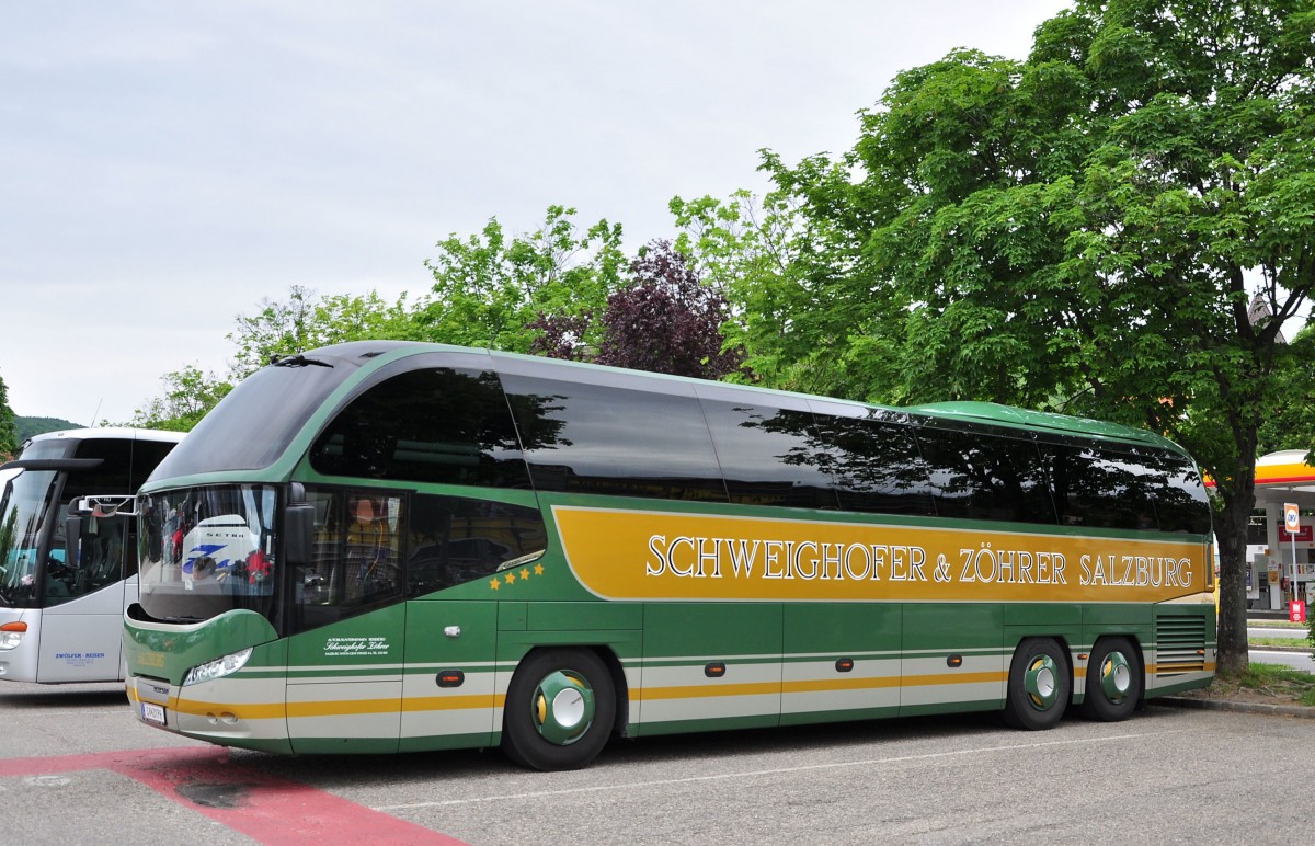 Neoplan Cityliner von Schweighofer & Zhrer Reisen aus sterreich am 19.5.2015 in Krems.