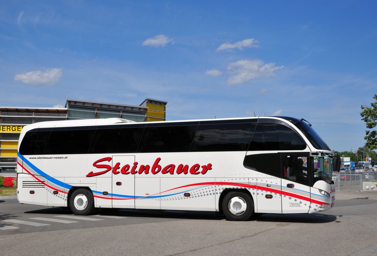 Neoplan Cityliner von Steinbauer Reisen aus Niedersterreich in Krems.