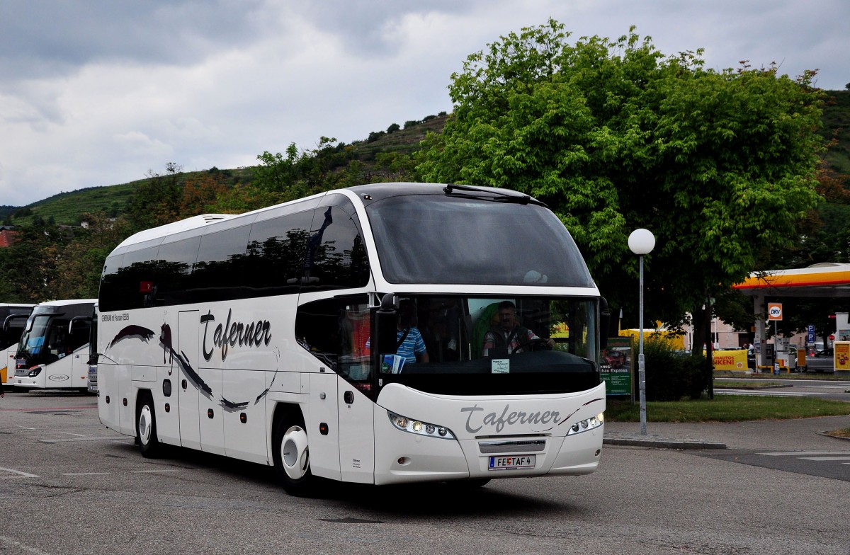 Neoplan Cityliner von Taferner Reisen aus sterreich im Juni 2015 in Krems gesehen.