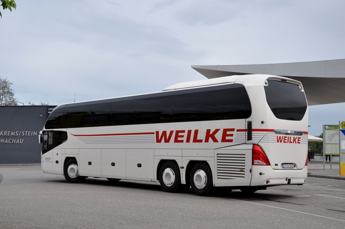Neoplan Cityliner von Weilke Reisen aus der BRD am 4.5.2015 in Krems.