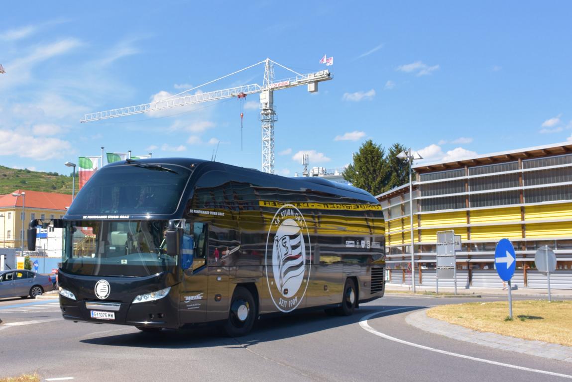 Neoplan Cityliner von Weiss Reisen aus sterreich 06/2017 in Krems.