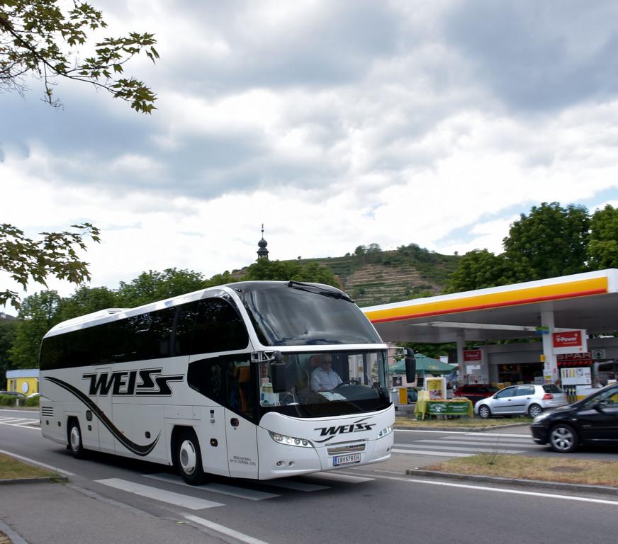 Neoplan Cityliner von WEISS Reisen aus Österreich 06/2017 in Krems.