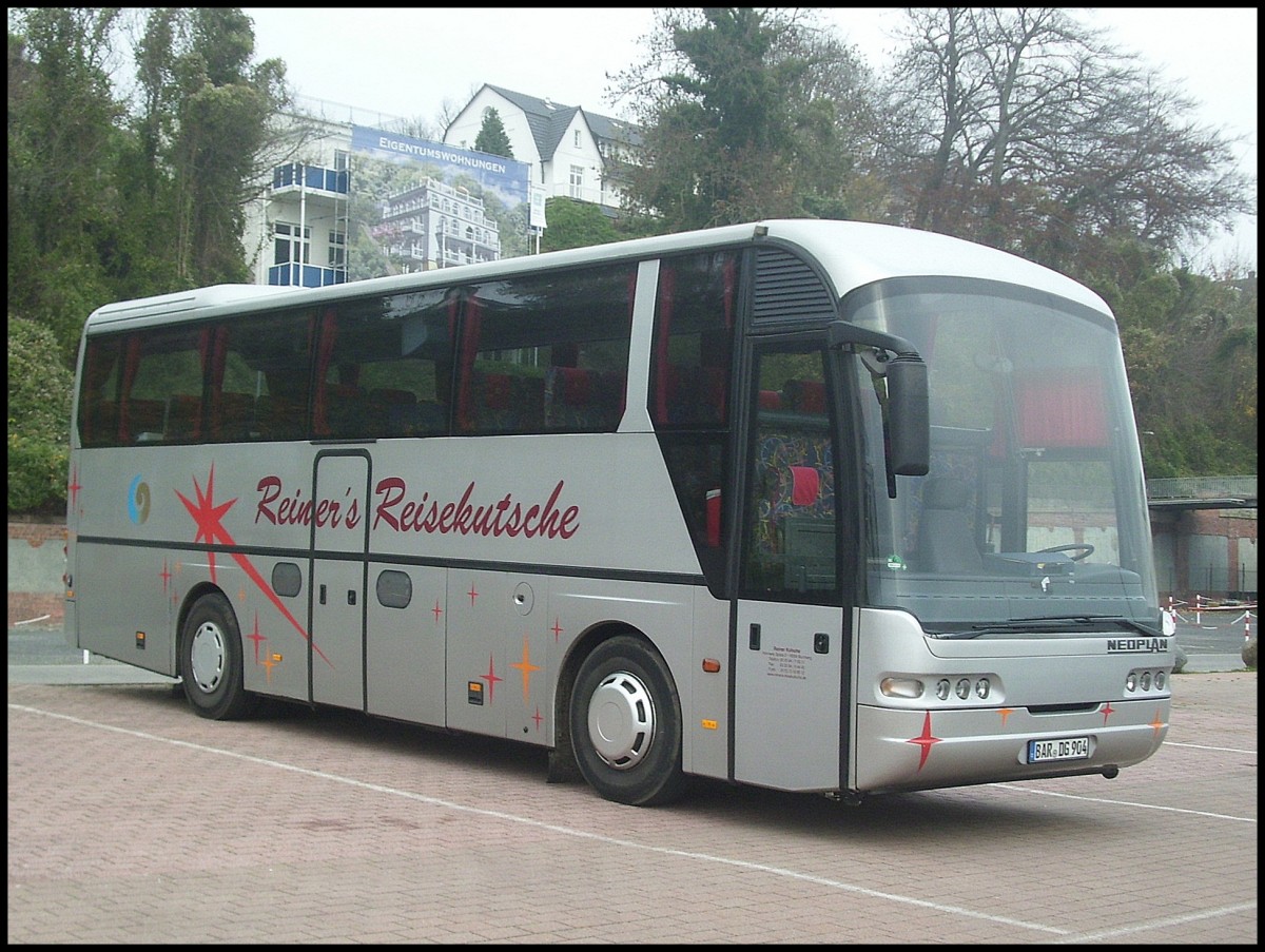 Neoplan Euroliner von Reiner's Reisekutsche aus Deutschland im Stadthafen Sassnitz.