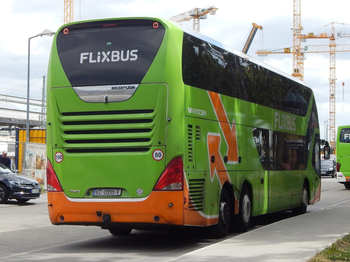 Neoplan Skyliner von Flixbus/Vincek aus Kroatien in Karlsruhe.