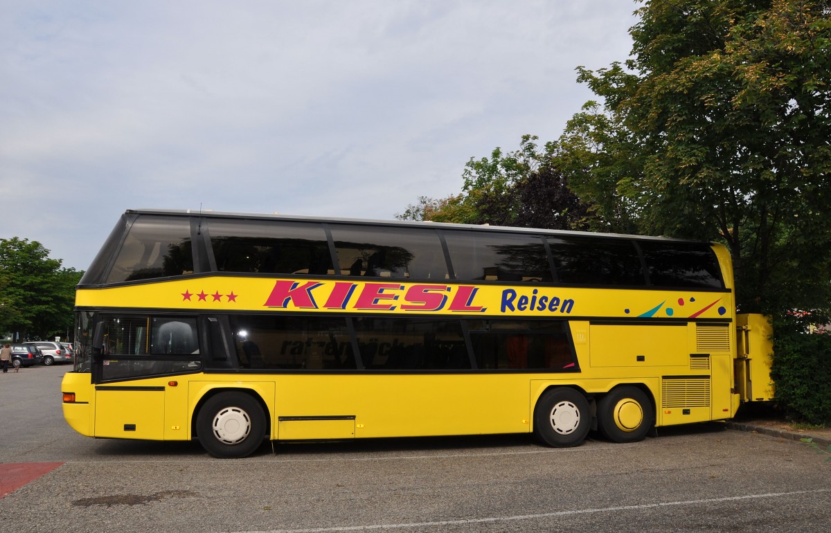 Neoplan Skyliner von Kiesl Reisen aus sterreich im Juni 2015 in Krems.