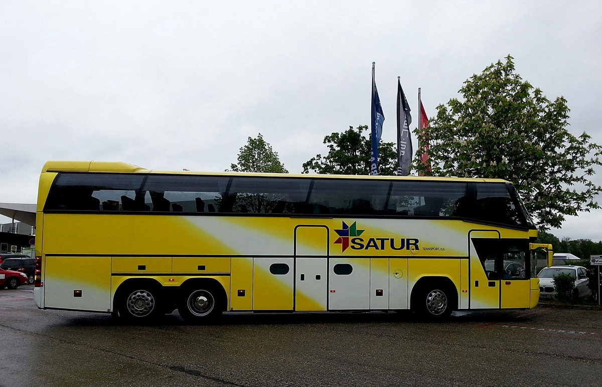 Neoplan Spaceliner von SATUR / SK im Mai 2014 in Krems.