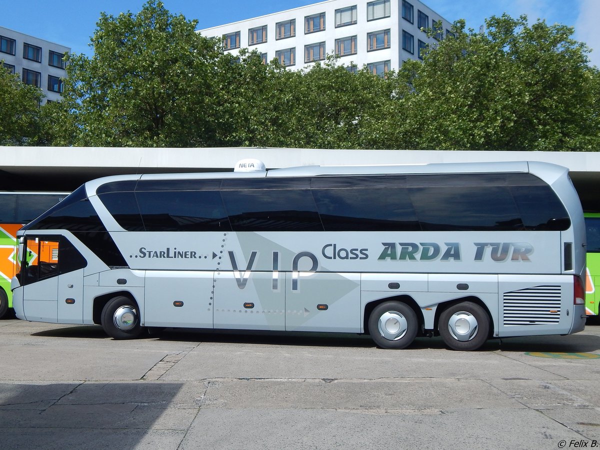 Neoplan Starliner von Arda Tur aus Bulgarien in Berlin.