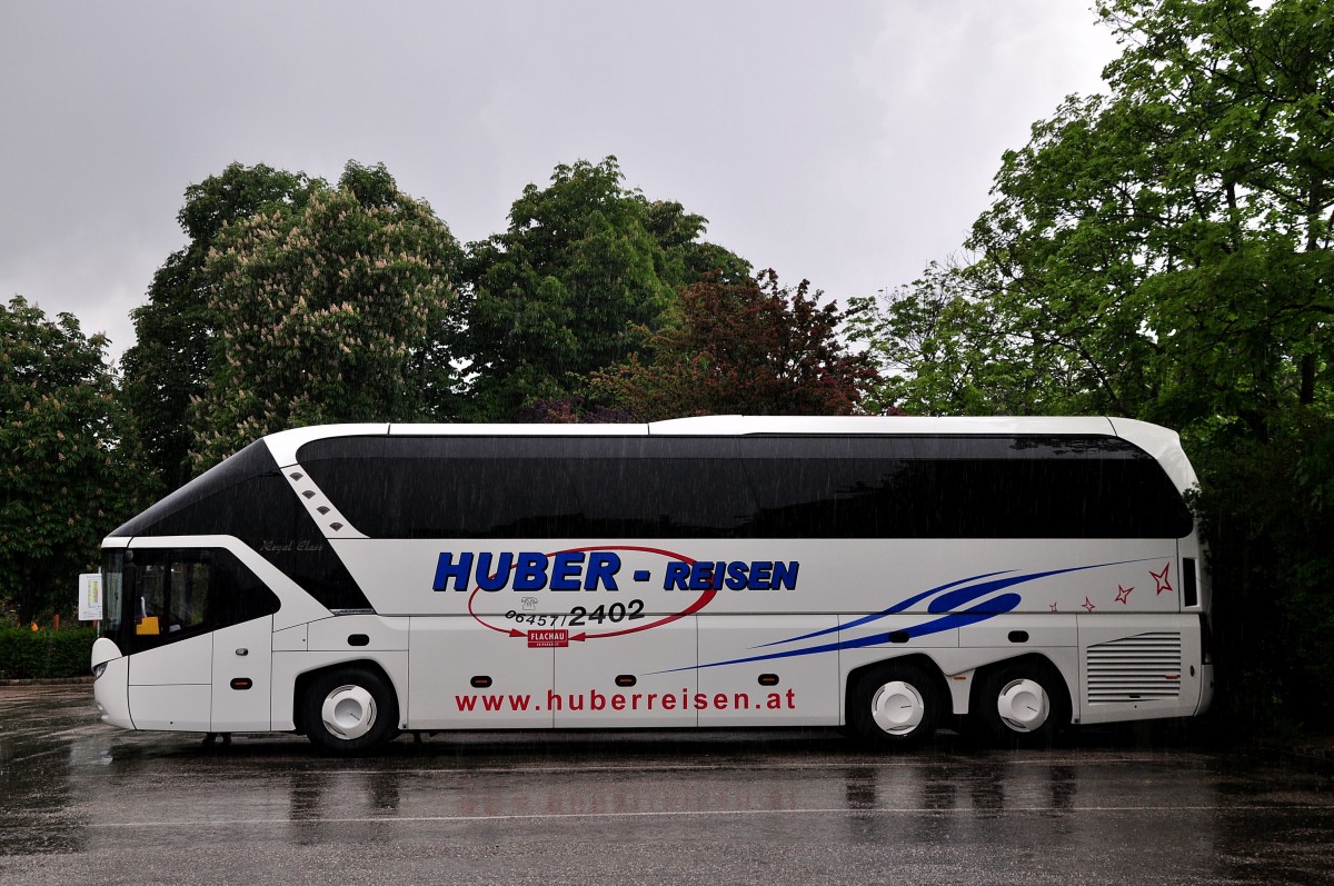 Neoplan Starliner von Huber Reisen aus sterreich am 13. Mai 2014 in Krems.