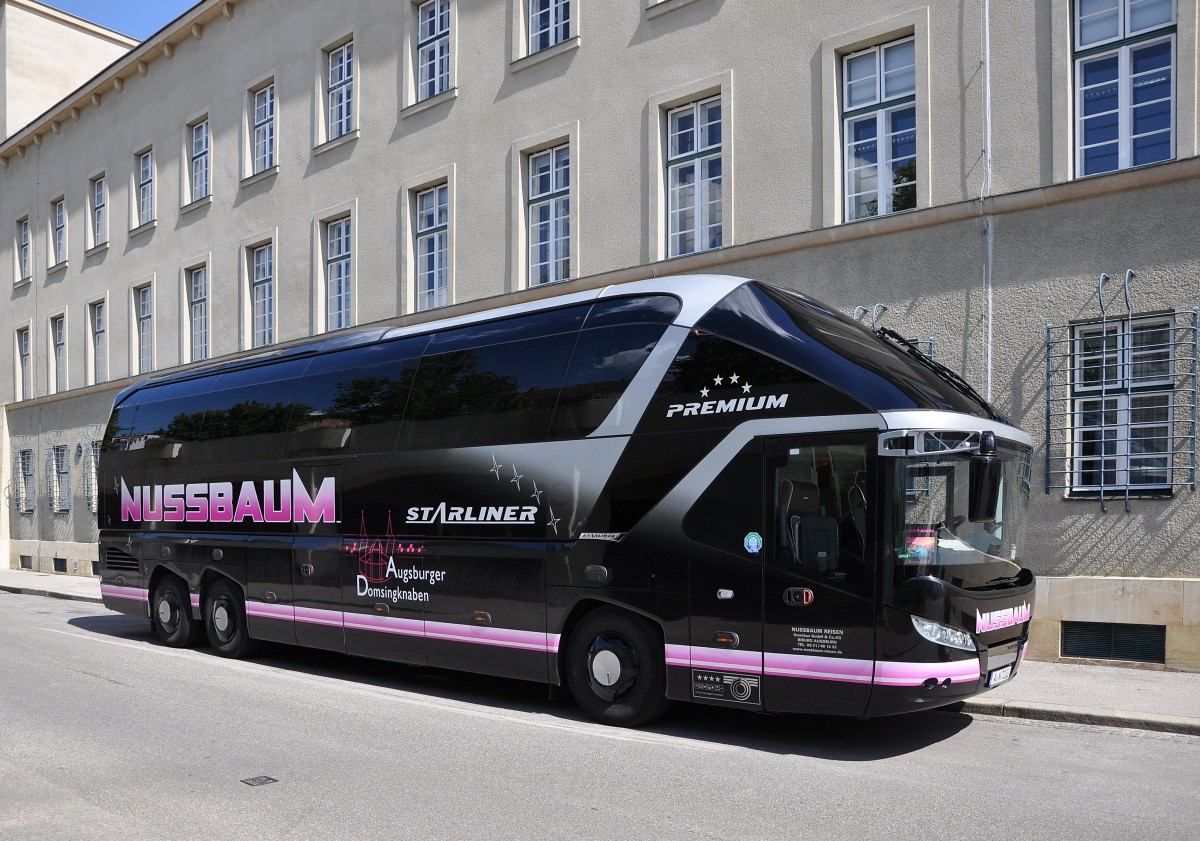 Neoplan Starliner von Nussbaum Reisen aus der BRD im Juni 2015 in Krems.
