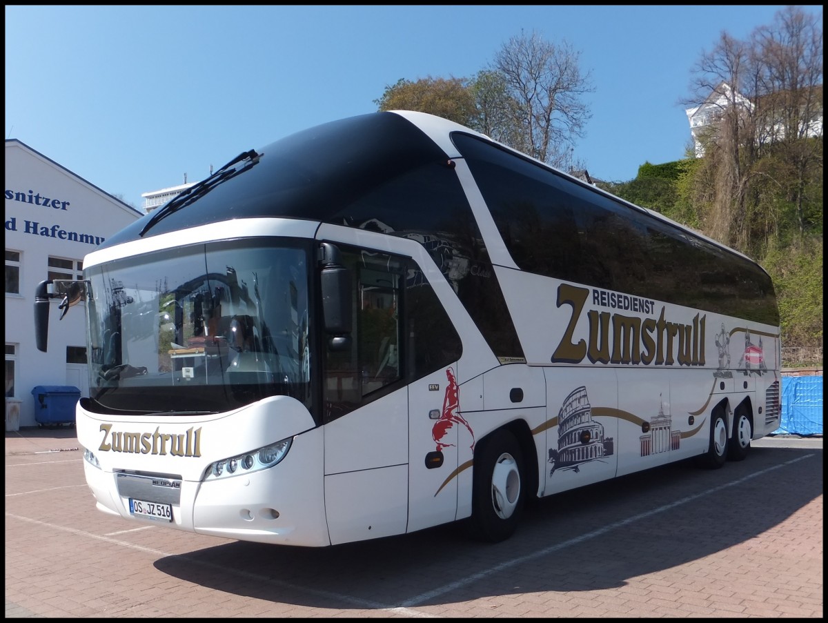 Neoplan Starliner vom Reisedienst Zumstrull aus Deutschland im Stadthafen Sassnitz.