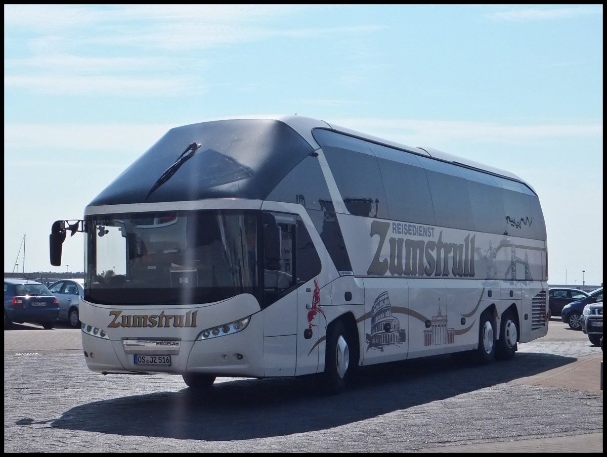 Neoplan Starliner vom Reisedienst Zumstrull aus Deutschland im Stadthafen Sassnitz.